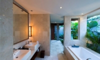 Bathroom with Bathtub - Akara Villas - Seminyak, Bali