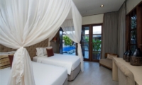 Twin Bedroom with Seating Area - Akara Villas - Seminyak, Bali