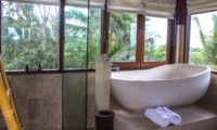 Bathtub - Atas Awan Villa - Ubud, Bali