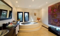 En-Suite Bathroom with Bathtub - Chalina Estate - Canggu, Bali