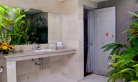 Semi Open Bathroom with Mirror - Esha Seminyak - Seminyak, Bali