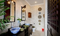 En-Suite Bathroom with Mirrors - Niconico Mansion - Seminyak, Bali
