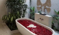 Romantic Bathtub Set Up - Nyaman Villas - Seminyak, Bali