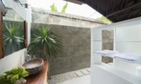 En-Suite Bathroom with Mirror - Villa Amaya - Seminyak, Bali