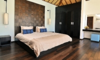 Bedroom with Wooden Floor - Villa Arama Riverside - Seminyak, Bali