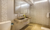 Bathroom with Mirror - Villa Arria - Seminyak, Bali