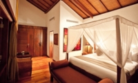 Bedroom with Wooden Floor - Villa Casis - Sanur, Bali