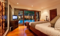 Twin Bedroom with TV and Pool View - Villa Casis - Sanur, Bali