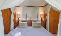 Four Poster Bed with Mosquito Net - Villa Chocolat - Seminyak, Bali