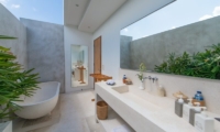 Semi Open Bathroom with Bathtub - Villa Chocolat - Seminyak, Bali