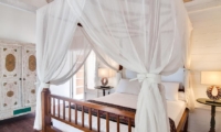 Bedroom with Four Poster Bed - Villa Coral Flora - Gili Trawangan, Lombok