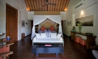 Spacious Bedroom with Wooden Floor - Villa Hansa - Canggu, Bali