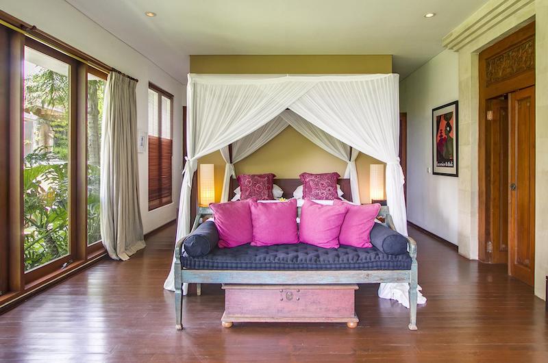 Four Poster Bed with Sofa - Villa Hansa - Canggu, Bali