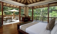 Bedroom and Balcony - Villa Iskandar - Seseh, Bali