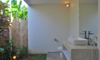 Semi Open Bathroom - Villa Kami - Canggu, Bali