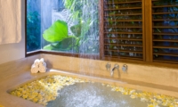 Bathtub with Petals - Villa Kubu 7 - Seminyak, Bali