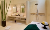 En-Suite Bathroom with Shower - Villa Mako - Canggu, Bali