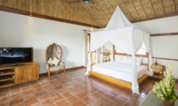 Bedroom with Seating Area - Villa Omah Padi - Ubud, Bali