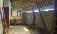 En-Suite Bathroom with Mirror - Villa Omah Padi - Ubud, Bali
