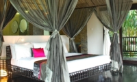Bedroom and Balcony - Villa Palm River - Pererenan, Bali