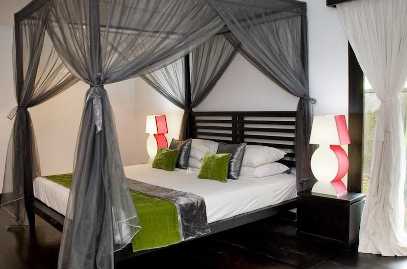 Four Poster Bed with Wooden Floor - Villa Palm River - Pererenan, Bali