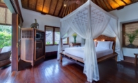 Bedroom with Wooden Floor - Villa Pangi Gita - Pererenan, Bali