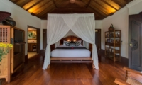 Bedroom with Mosquito Net - Villa Pangi Gita - Pererenan, Bali