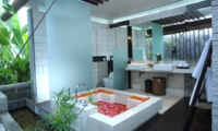 En-Suite His and Hers Bathroom - Villa Paya Paya - Seminyak, Bali