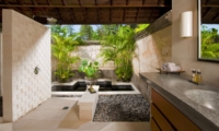 En-Suite Bathroom - Villa Pushpapuri - Sanur, Bali