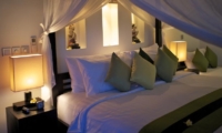 Bedroom with Table Lamps - Villa Rumah Lotus - Ubud, Bali