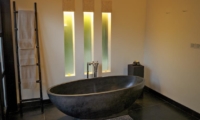 Bathroom with Bathtub - Villa Rumah Lotus - Ubud, Bali
