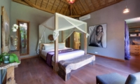 Spacious Bedroom with Wooden Floor - Villa Shambala - Seminyak, Bali