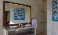 Bathroom with Mirror - Villa Suliac - Legian, Bali