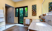 En-Suite Bathroom with Shower - Villa Theo - Umalas, Bali