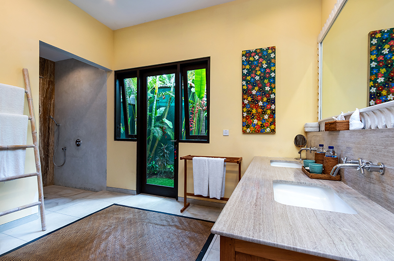 En-Suite Bathroom with Shower - Villa Theo - Umalas, Bali