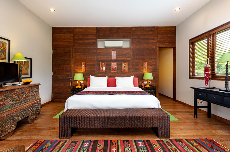 Bedroom with Table Lamps and TV - Villa Theo - Umalas, Bali