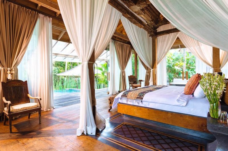 Spacious Bedroom with Pool View - Villa Hansa - Canggu, Bali