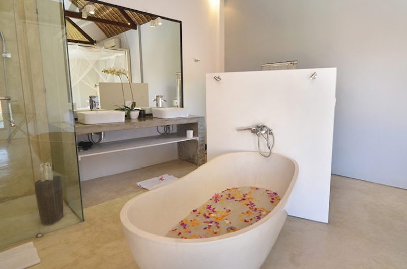 Bathroom with Bathtub - Villa Kami - Canggu, Bali