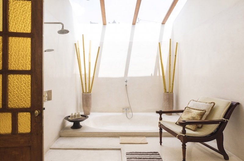 Bathroom with Bathtub - Villa Mako - Canggu, Bali
