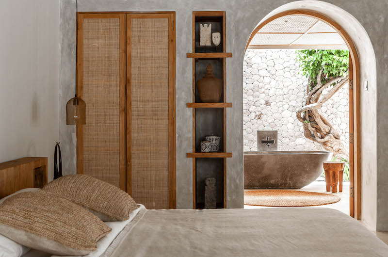 Bedroom and En-Suite Bathroom with Bathtub - Villa Massilia Dua - Seminyak, Bali