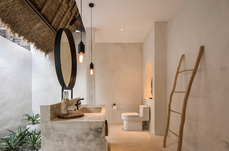 Semi Open Bathroom - Villa Massilia Satu - Seminyak, Bali
