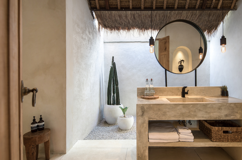 Bathroom with Mirror - Villa Massilia Satu - Seminyak, Bali