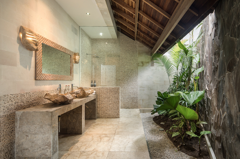 Bathroom with Shower - Villa Massilia Tiga - Seminyak, Bali
