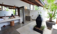 Semi Open Bathroom - Villa Noa - Seminyak, Bali