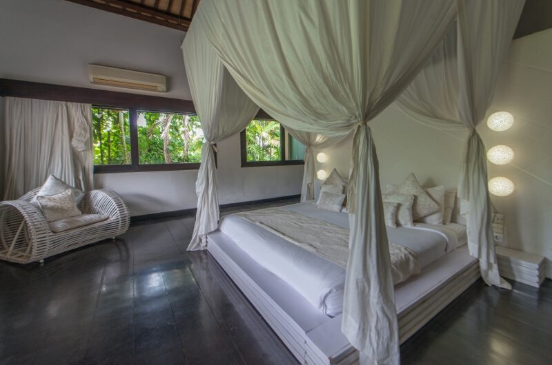 Bedroom with Seating Area - Villa Palm River - Pererenan, Bali
