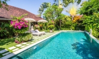 Pool Side Loungers - Villa Senang - Batubelig, Bali