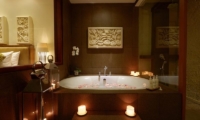 Bathtub with Petals - Villa Seriska Dua Sanur - Sanur, Bali
