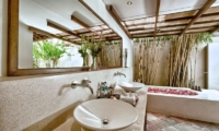 Bathroom with Romantic Bathtub - Villa Seriska Satu Sanur - Sanur, Bali
