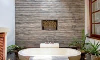 Open Plan Bathtub - Villa Seriska Satu Sanur - Sanur, Bali