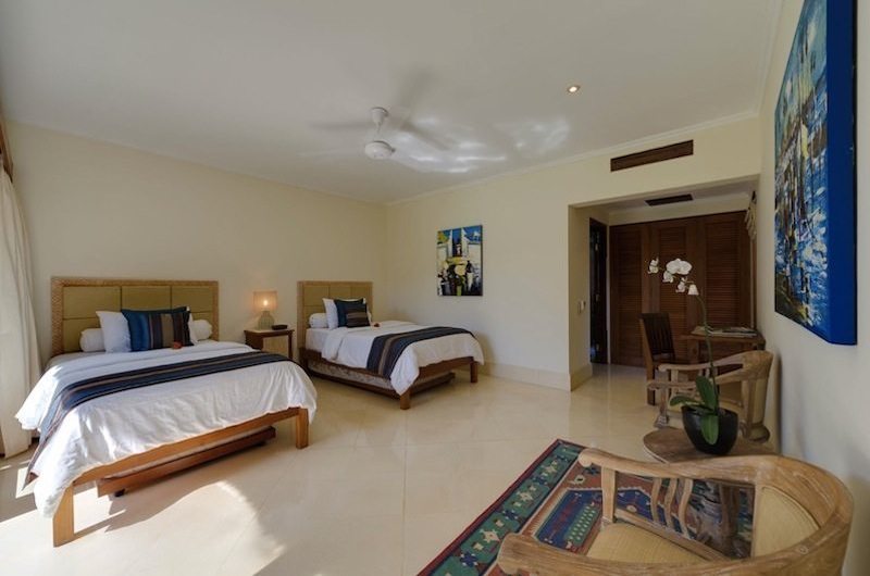 Twin Bedroom with Study Table - Villa Surya Damai - Umalas, Bali